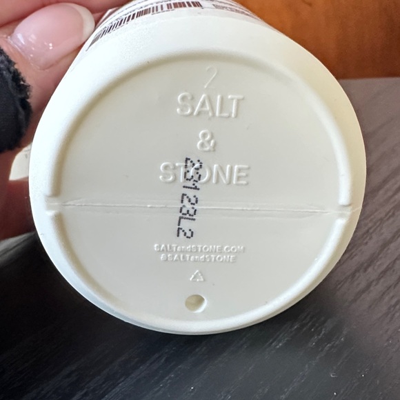 Santal & Vetiver Salt & Stone Body Lotion - Picture 10 of 10